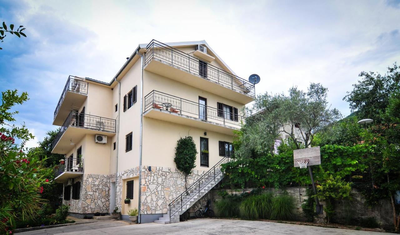 Milosavljevic Apartments Teodo Esterno foto