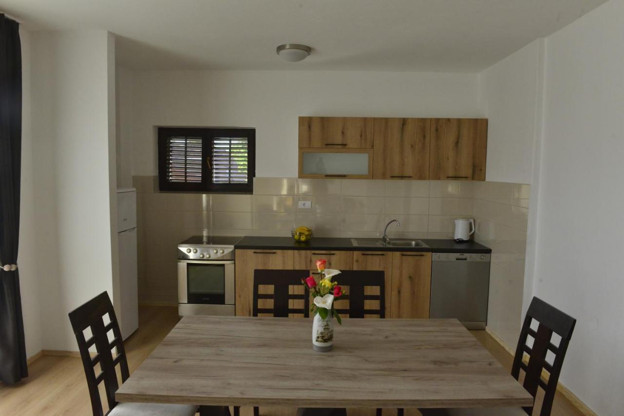 Milosavljevic Apartments Teodo Esterno foto