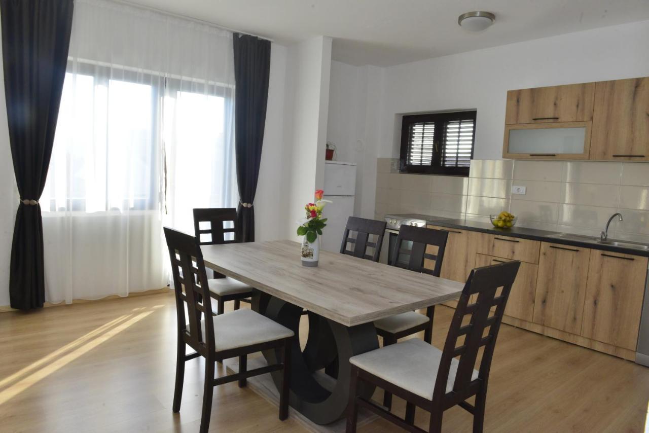 Milosavljevic Apartments Teodo Esterno foto