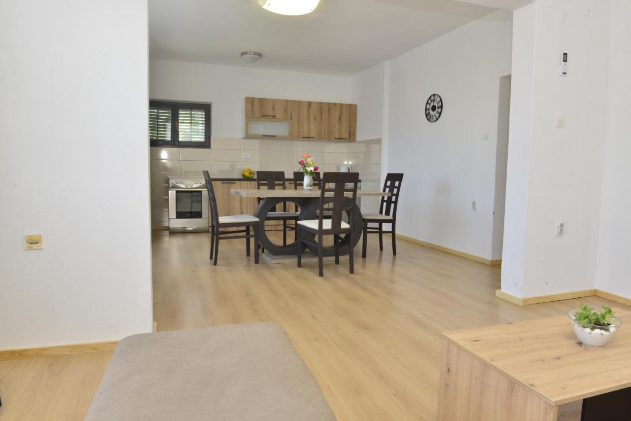 Milosavljevic Apartments Teodo Esterno foto