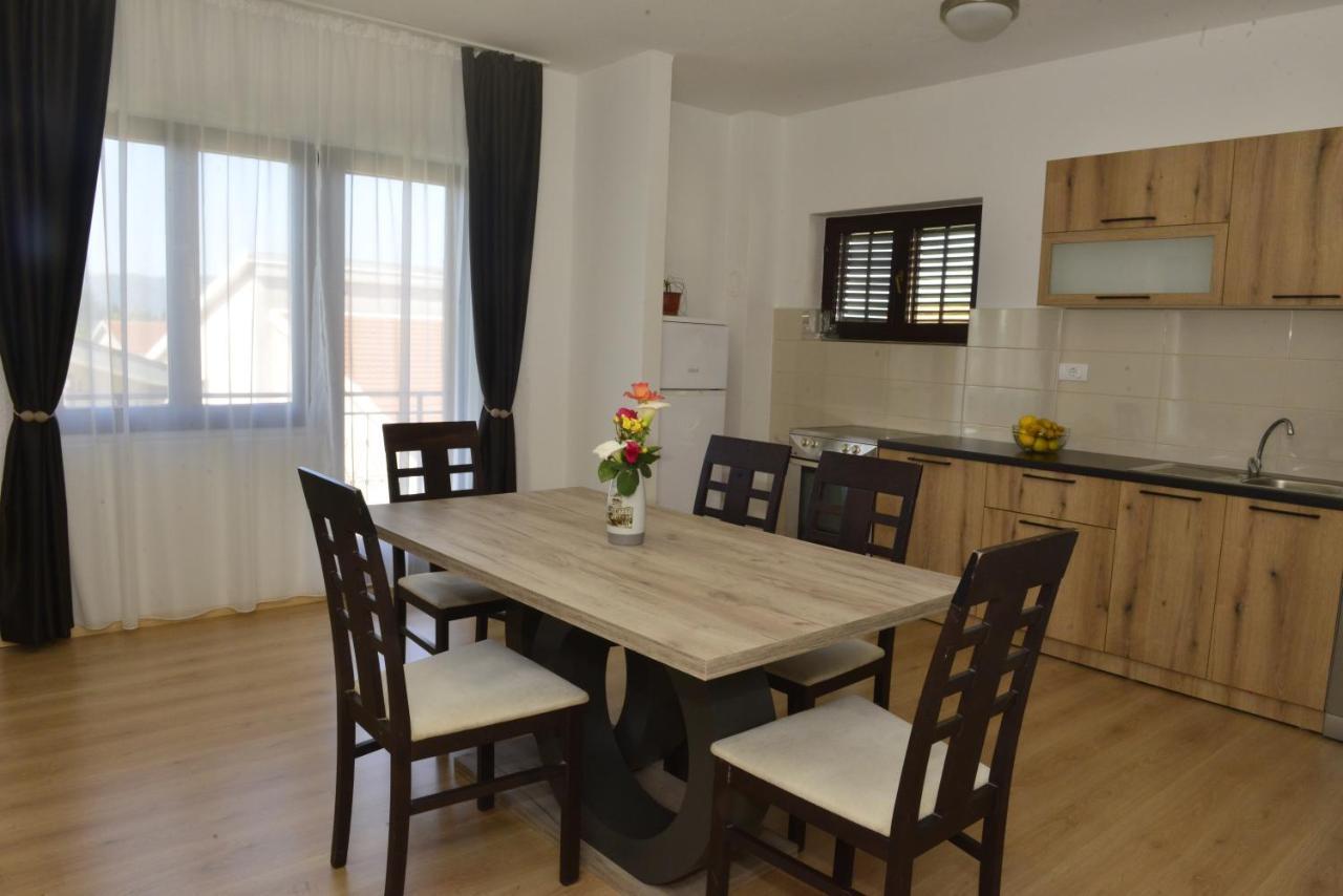 Milosavljevic Apartments Teodo Esterno foto